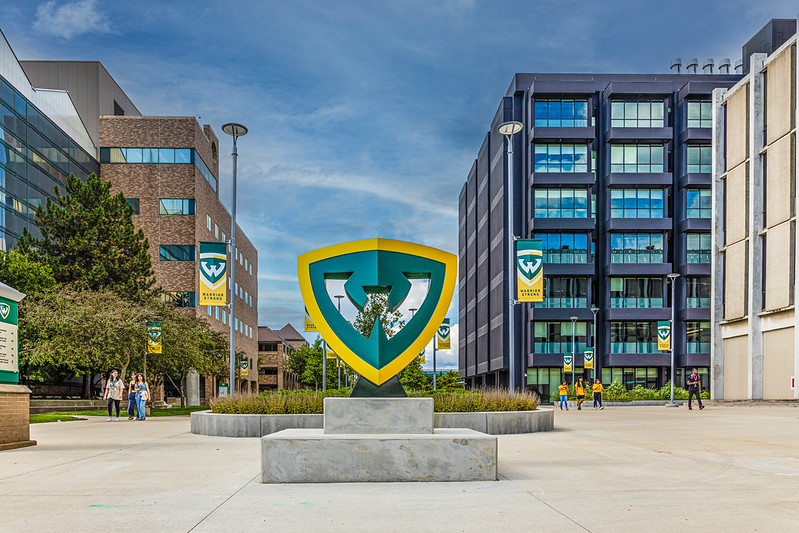 wayne state campus with large W sculpture